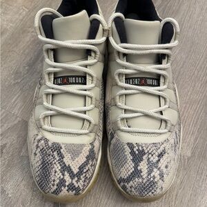 Air Jordan 11’s low “light bone snakeskin” Size 15